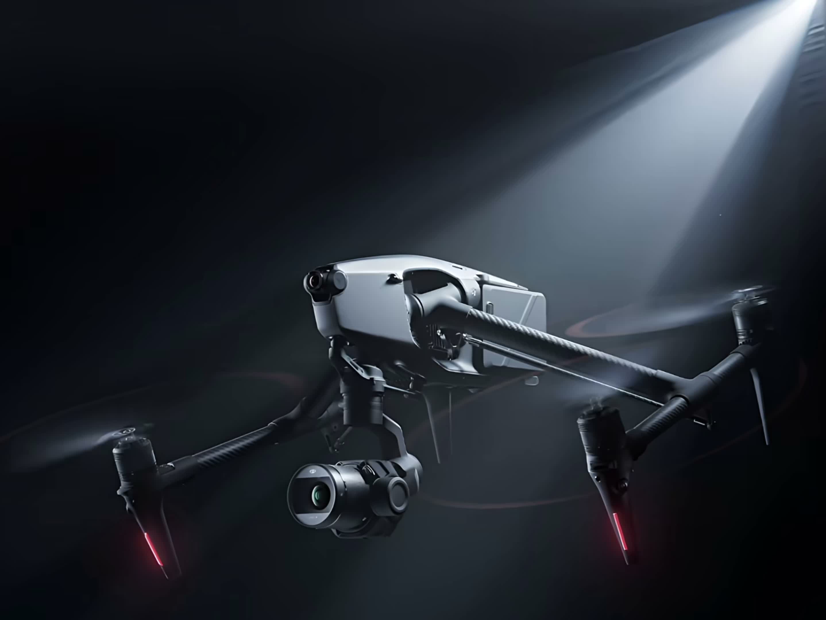 Drone DJI Inspire 3 gravando em 8K